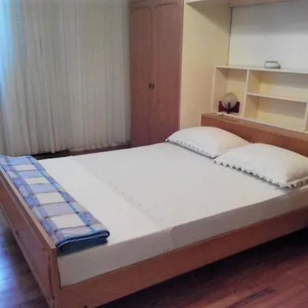 아파트 Apartment Dane